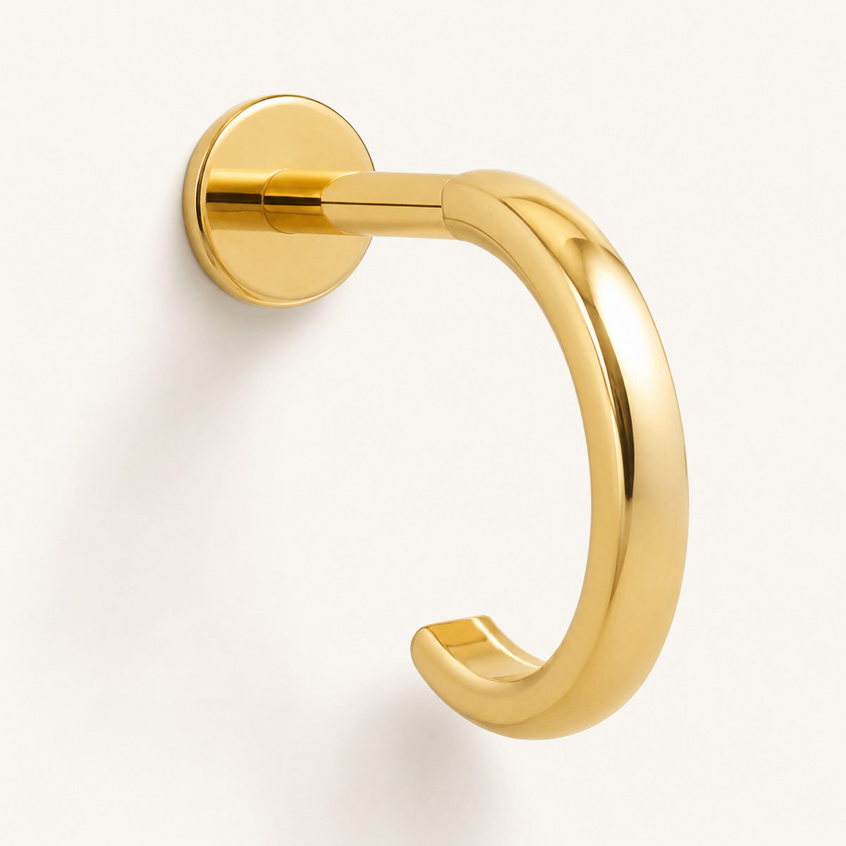 Goldene Titan-Ohrringe in Halbkreisform mit flacher Rückseite