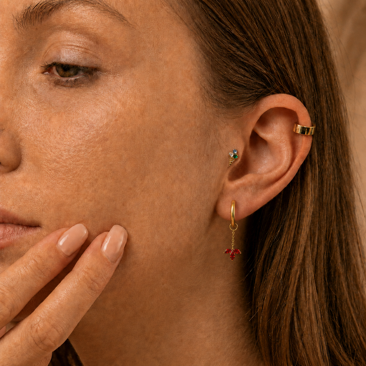 Roter Blumenanhänger aus Titan für Creolen bis 2,8 mm