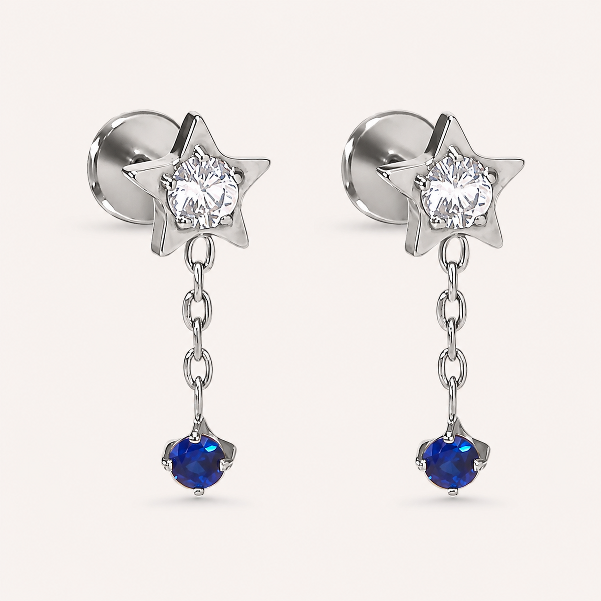 Midnight Drop Push Pin Ohrstecker mit flacher Rückseite mit Stern und blauem Zirkonia, weitere Produktansicht