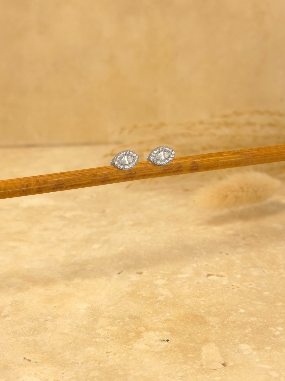 Titan-Ohrringe mit länglichem Marquise-Zirkonia