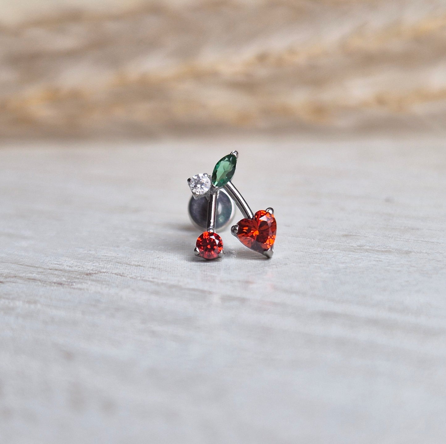 TAVON Cherry Crush – Titan Ohrstecker, hypoallergen & nickelfrei